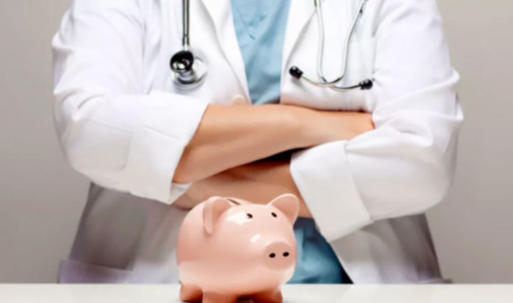 У МОЗ обіцяють з вересня підвищити зарплати медикам: кому і на скільки. ВІДЕО