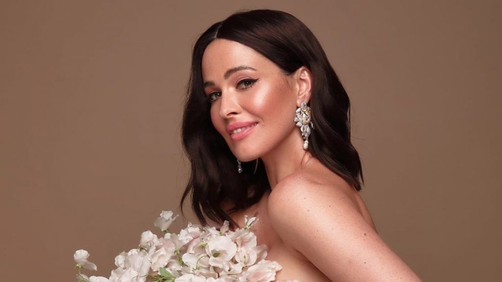 Популярна співачка в кокетливому купальнику похизувалася звабливими формами. Фото