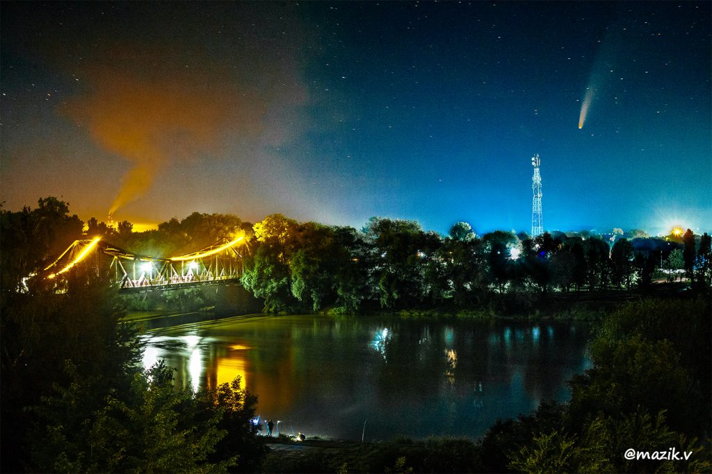 У мережі показали неймовірні знімки комети Neowise над нічним Галичем. ФОТО