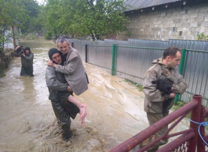 Постраждалі від стихії прикарпатці отримають допомогу від представників місії ООН