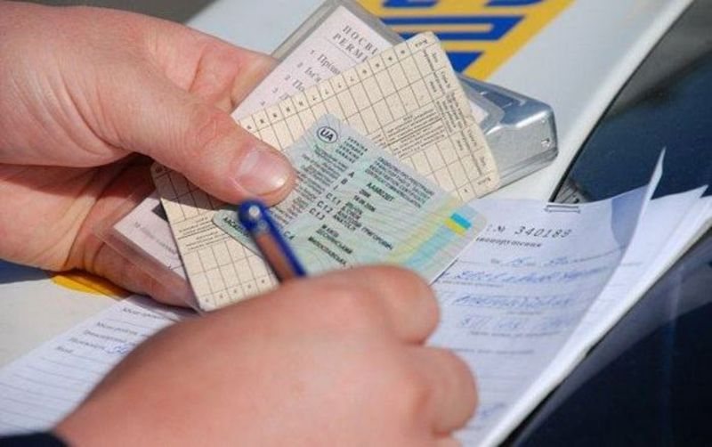 Франківські патрульні виявили у водія "липові" документи