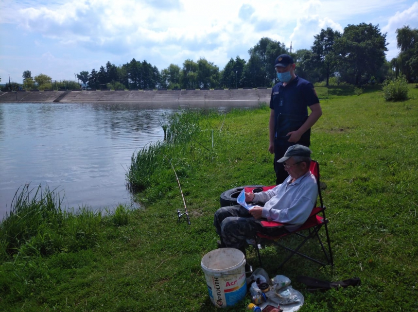 Рятувальники нагадали прикарпатцям правила поведінки на воді