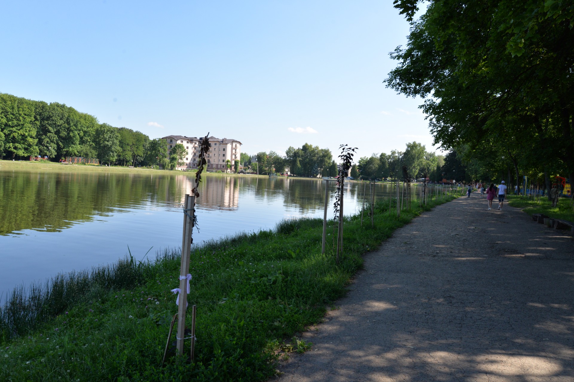 Рятувальники не пустили нетверезих прикарпатців скупатись у міському озері