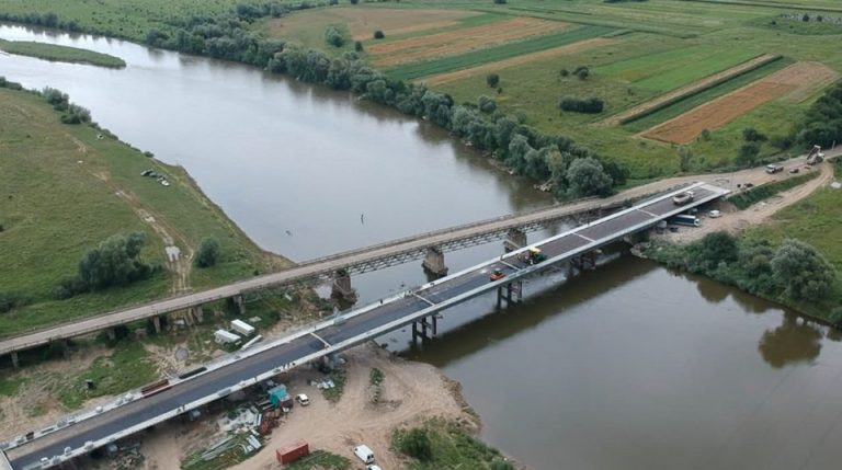 Спорудження мосту-довгобуду через Дністер підходить до завершення