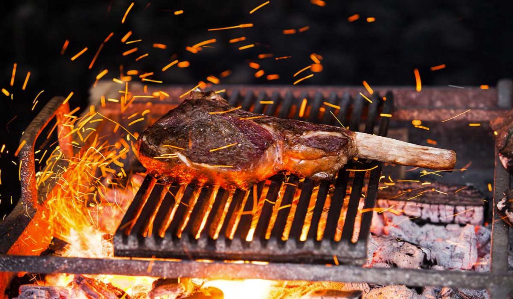 Як учасник телешоу «МайстерШеф» готував стейк на вулкані у Старуні