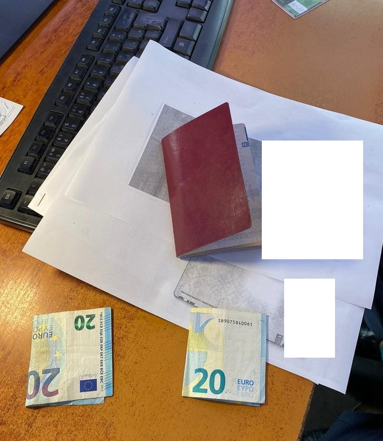 Прикарпатець намагався підкупити митника хабарем у 40 євро