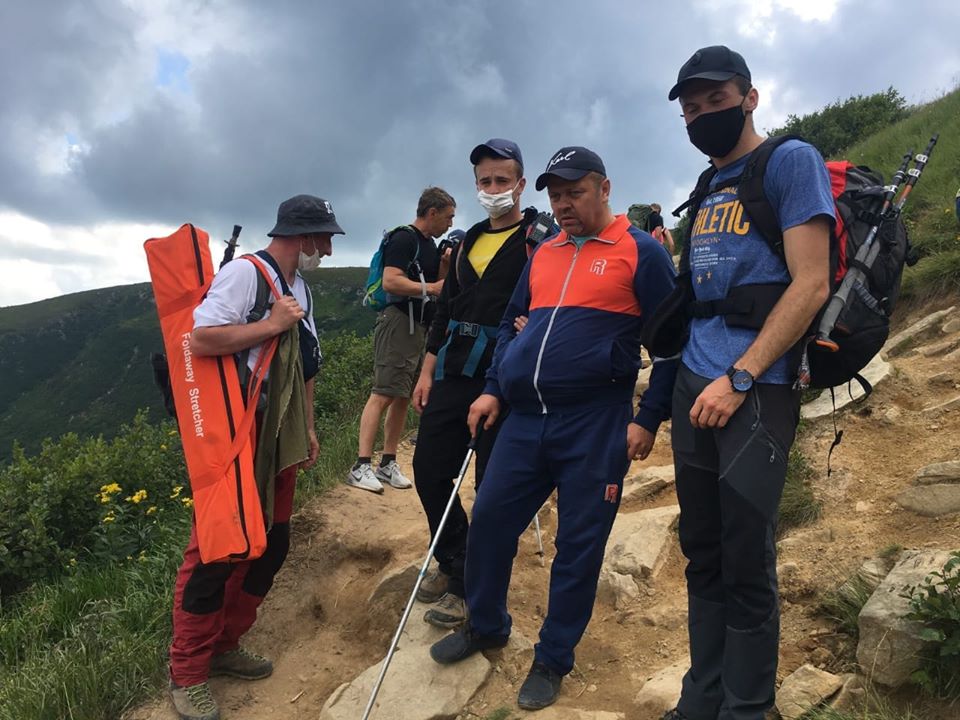 Прикаарпатські рятувальники у Карпатах надали допомогу декільком туристам з різних куточків України