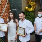 У Франківську встановили смачний рекорд - найвищу в Україні вежу з тістечок ФОТОРЕПОРТАЖ