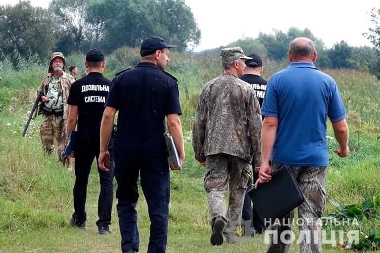 Поліцейські нагадали правила полювання на пернату дичину