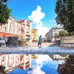 Літній Франківськ: як мешканці міста освіжаються біля фонтану: фоторепортаж