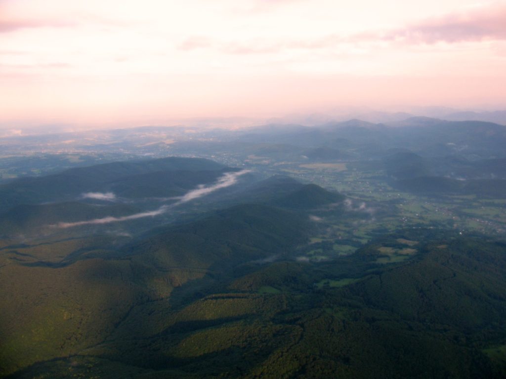 В мережі з'явились неймовірно красиві фото Карпат з висоти пташиного лету ФОТОРЕПОРТАЖ