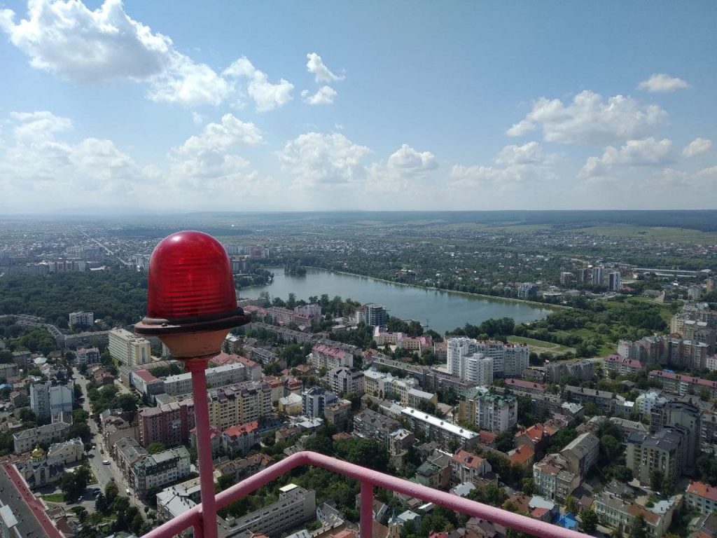 Неймовірні краєвиди Івано-Франківська із майже 200 метрової висоти: місцеві зв'язківці показали, як виглядає місто з телевежі ФОТОРЕПОРТАЖ