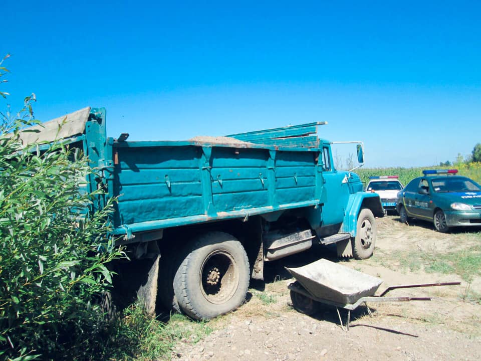 Житель Тисмениччини незаконно видобував та перевозив гравій ФОТО
