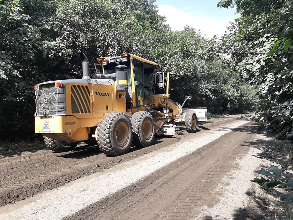 На Прикарпатті розпочався капітальний ремонт проблемної ділянки дороги: фото та відео