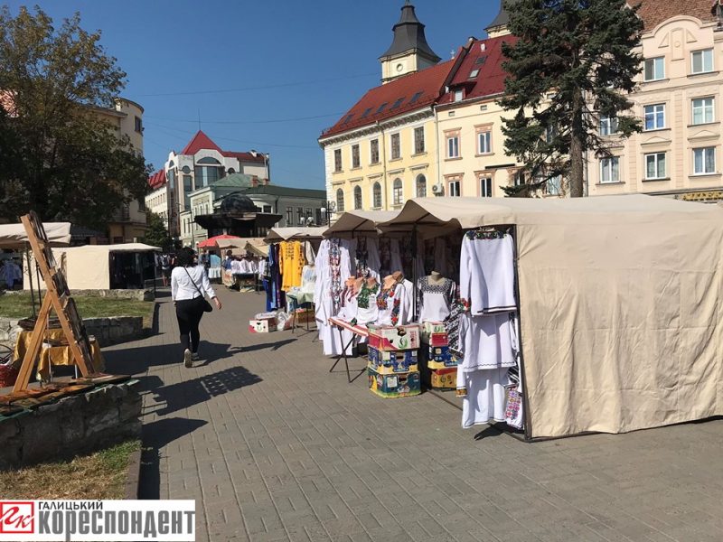 У Івано-Франківську запроцював святковий ярмарок ФОТО