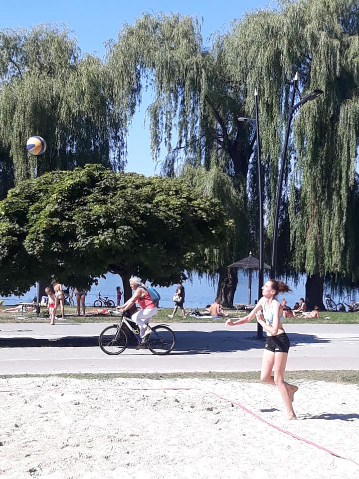 У Франківську відбувся святковий турнір із пляжного волейболу ФОТОРЕПОРТАЖ