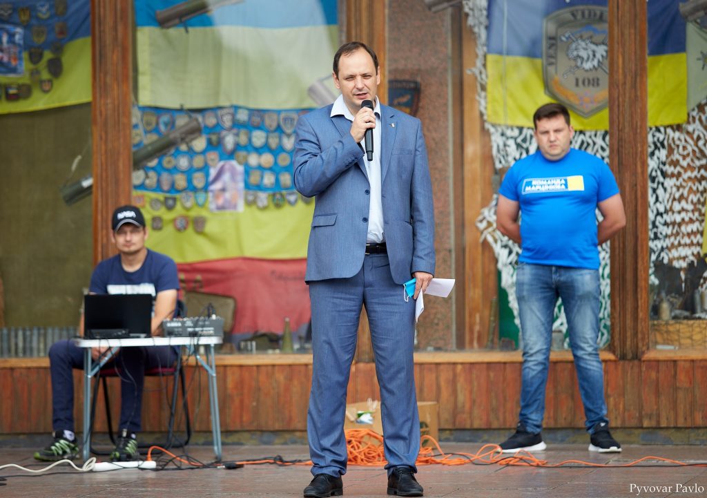 Франківські активісти під стінами ОДА провели акцію на підтримку білорусів ФОТО