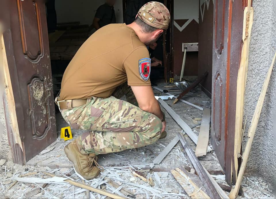 У прикарпатському селі невідомий обстріляв місцеве кафе з гранатомета ФОТО