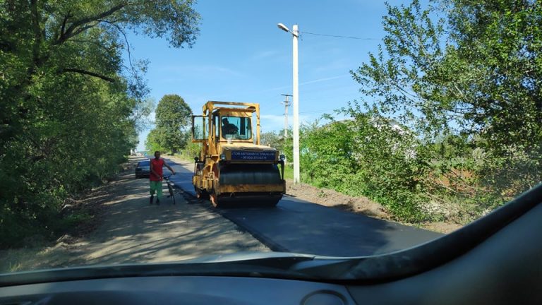 У Богородчанському районі почали ремонтувати дорогу, через яку протестували люди ФОТО