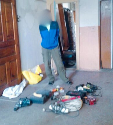 Поліція спіймала прикарпатця, який поцупив з квартири електроінструменти ФОТО