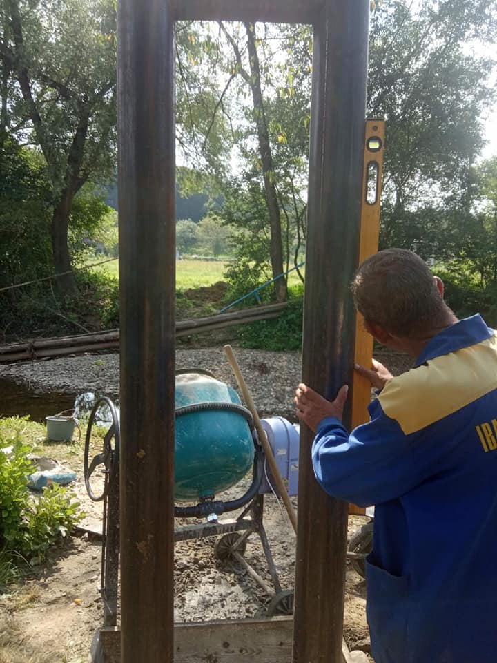 Прикарпатські газовики намагаються відновити пошкоджені повінню газопроводи, щоб люди знову отримали блакитне паливо ФОТО