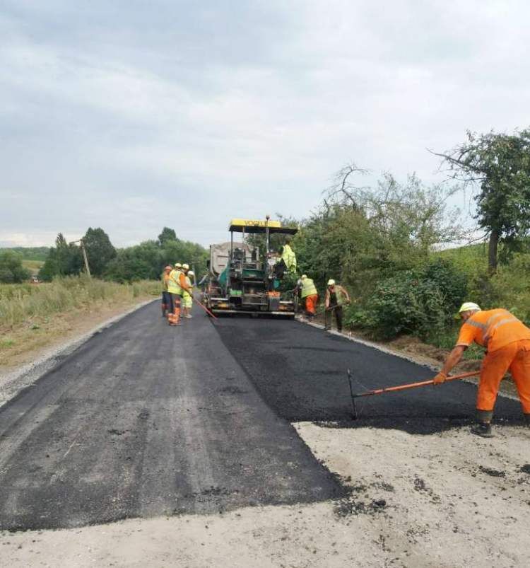 На Рогатинщині триває капітальний ремонт доріг