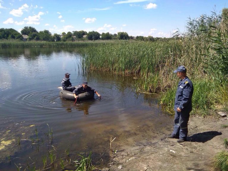 На Прикарпатті з річки дістали тіло загиблого чоловіка