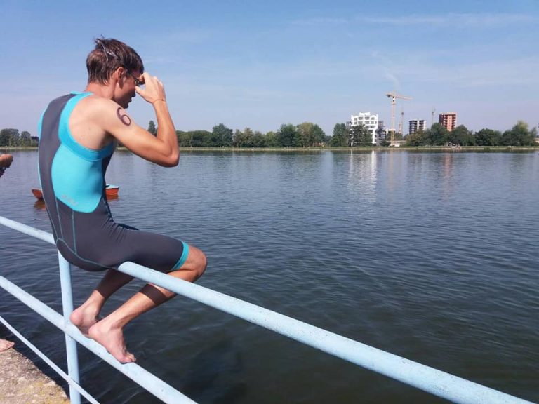 Двоє сміливців намагались переплисти франківське озеро