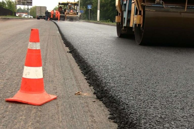 В передмісті Івано-Франківська заасфальтували ще одну дорогу