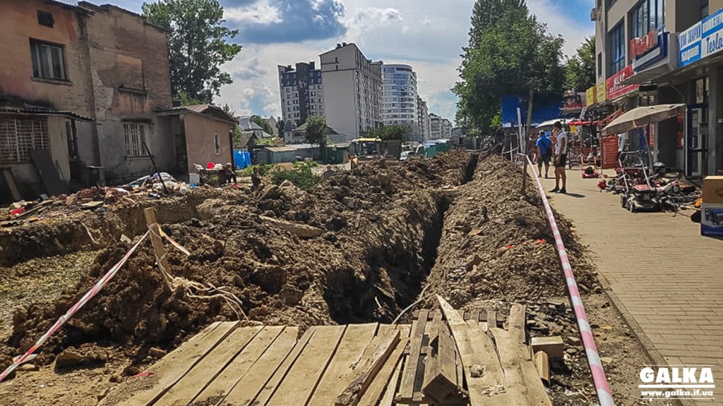 У Франківську готуються до знесення будинку, який заваджає з'єднанню бульварів ФОТОРЕПОРТАЖ