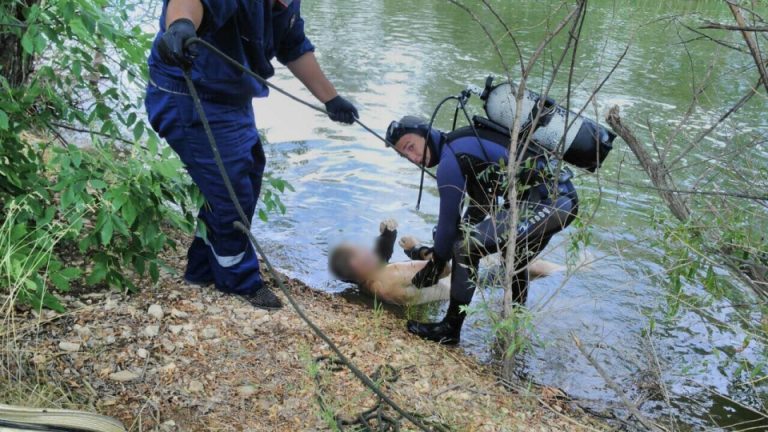 З дна Дністра витягнули тіло 18-річного утопленика, якого шукали декілька днів