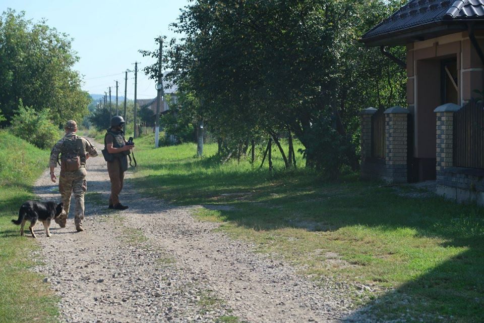 В передмісті Івано-Франківська невідомі намагались вчинити замах на суддю ФОТО