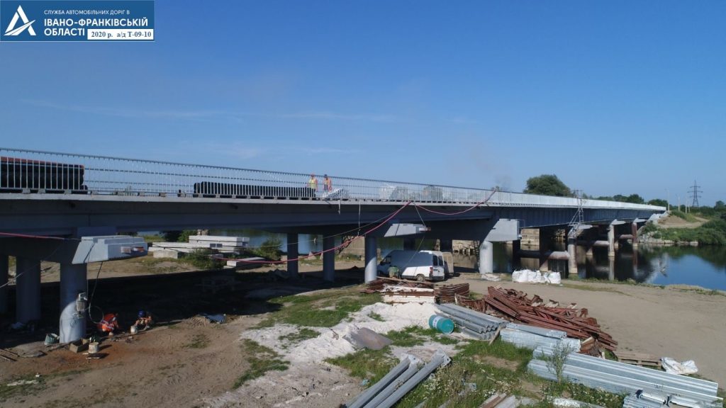 Після тривалої перерви на Калущині таки завершують будівництво мосту через Дністер ФОТО