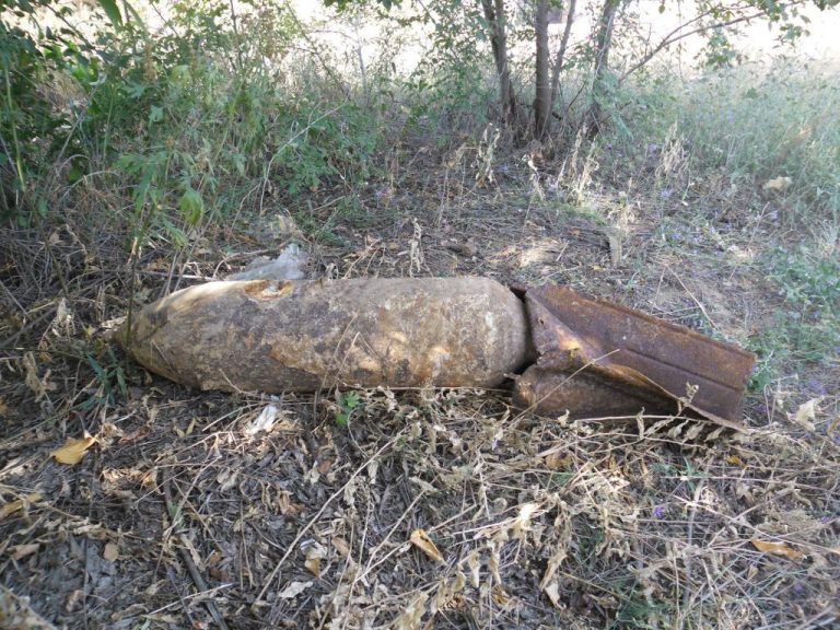 В курортному Микуличині, на березі Прута, знешкодили авіаційну бомбу часів війни