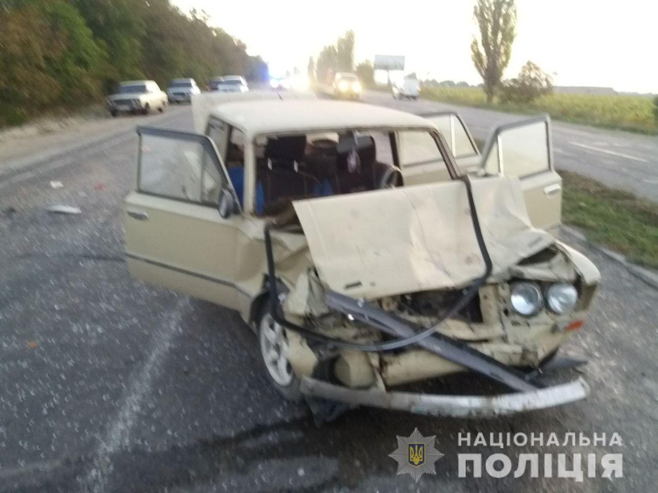 В курортному Микуличині зіткнулися два автомобіля - двоє водіїв отримали травми