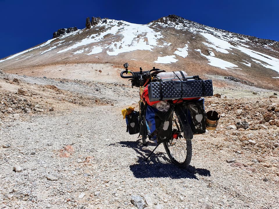 Українець на велосипеді підкорив вулкан висотою 6020 метрів ФОТО та ВІДЕО