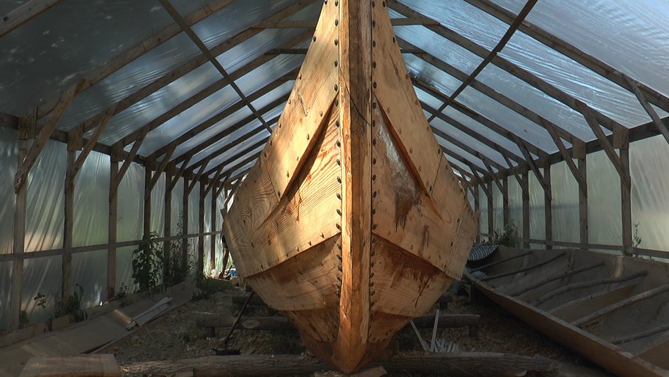Франківці змайстрували середньовічний човен ФОТО та ВІДЕО