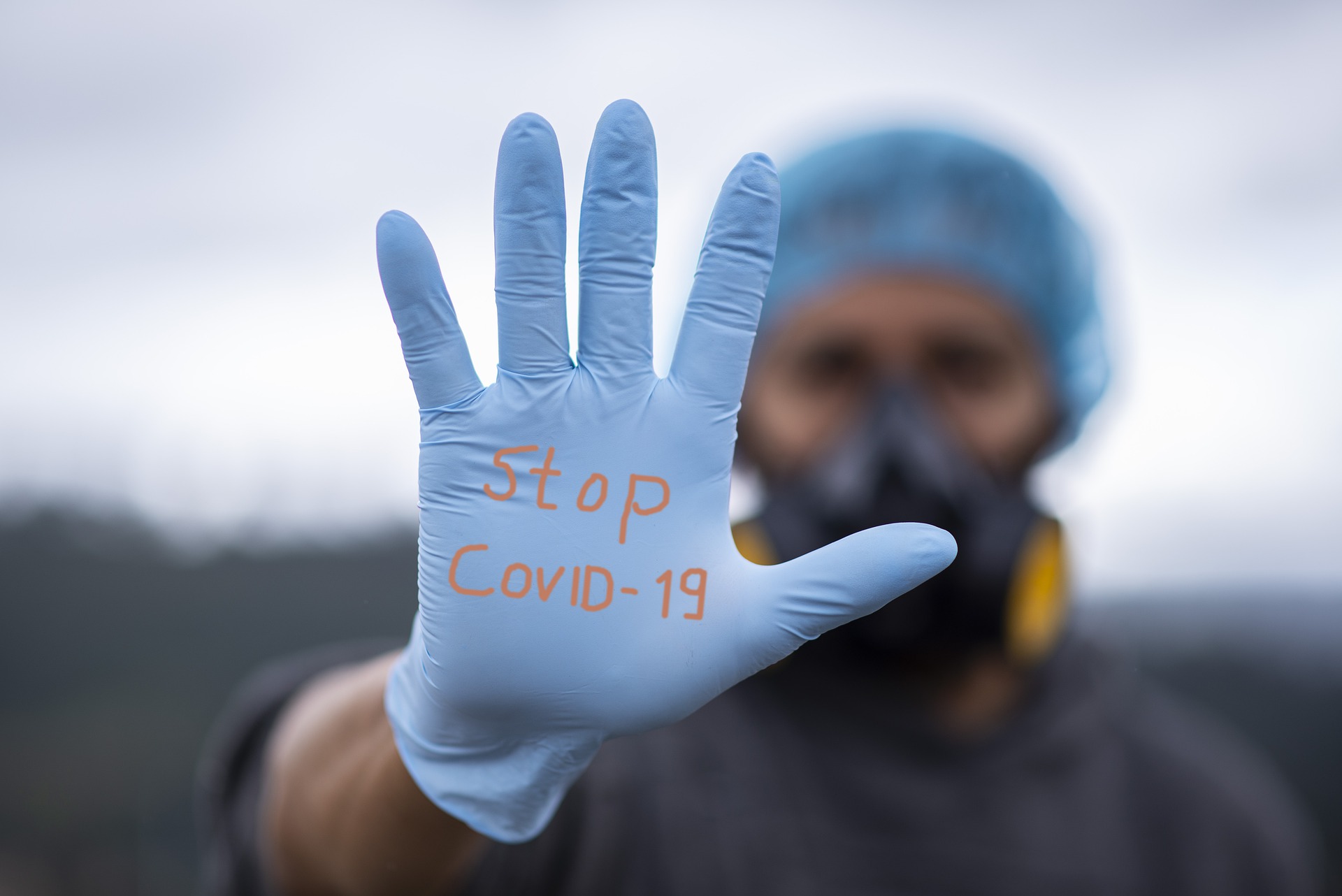 Упродовж минулої доби на Прикарпатті зафіксували 1 смерть та 165 нових випадків інфікування COVID-19