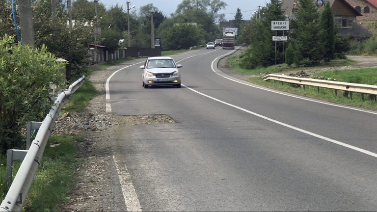 На Франківщині вже відремонтували майже 600 кілометрів доріг ВІДЕО