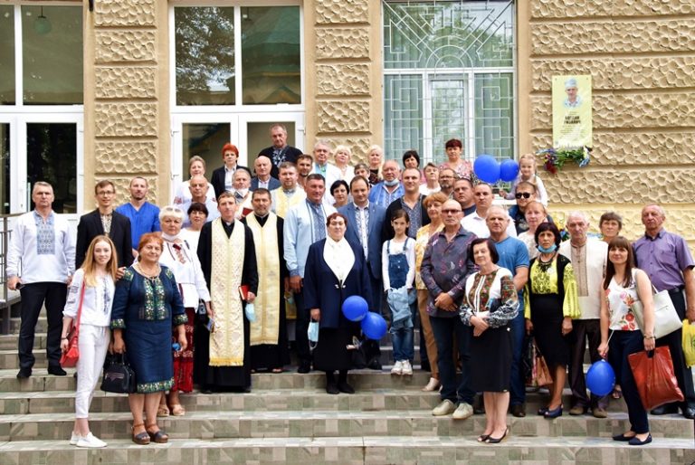 У Франківську відкрили пам’ятну дошку медику та бійцю ФОТОРЕПОРТАЖ