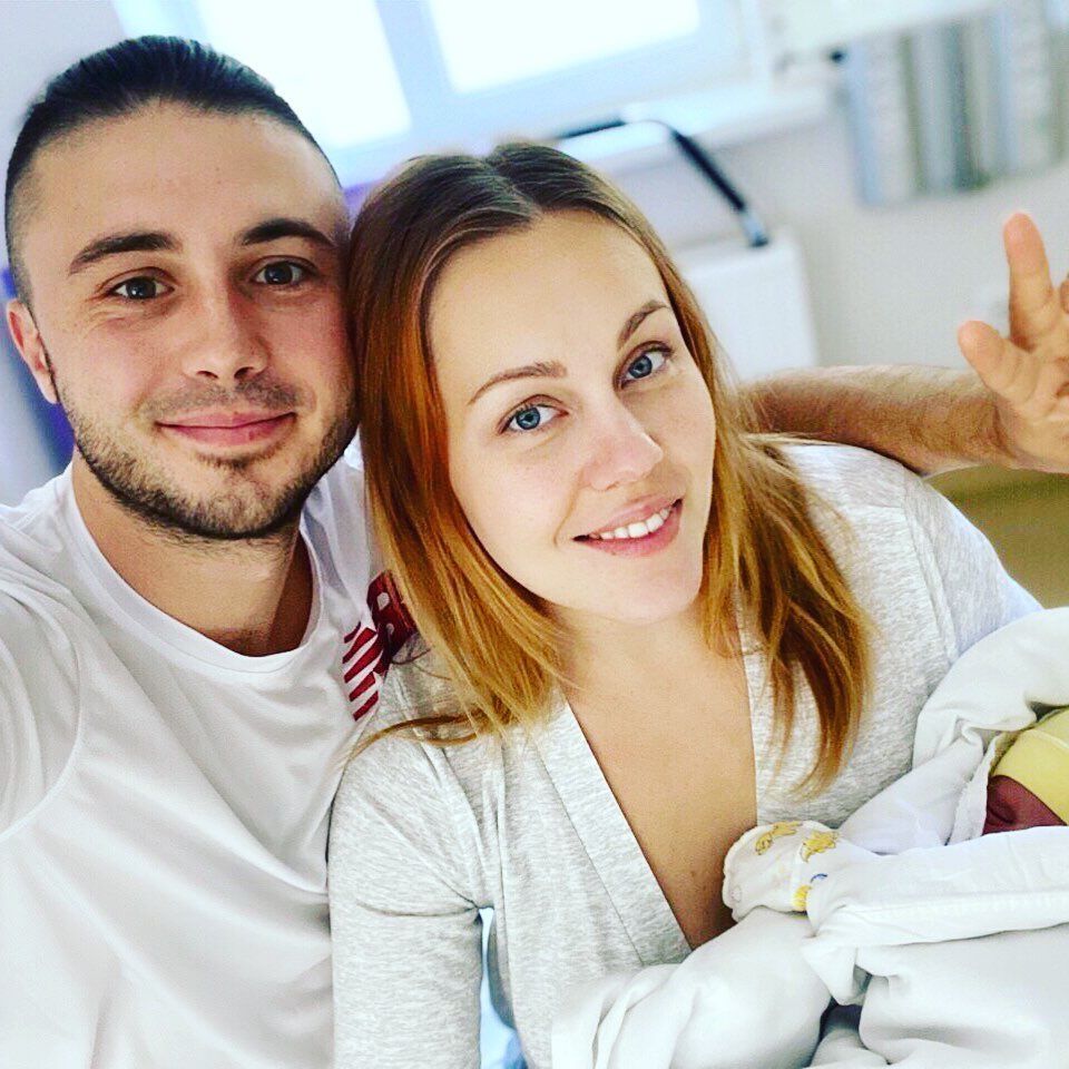 Зіркове подружжя Тарас Тополя та Alyosha втретє стали батьками: як назвали донечку