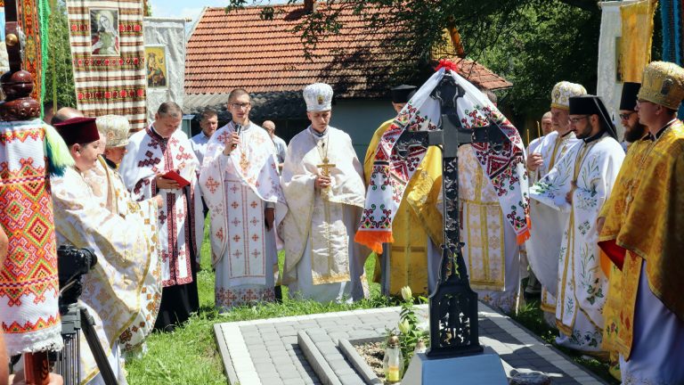 На Прикарпатті освятили надгробки графині Марії Мастай де Феретті та її сина ВІДЕО