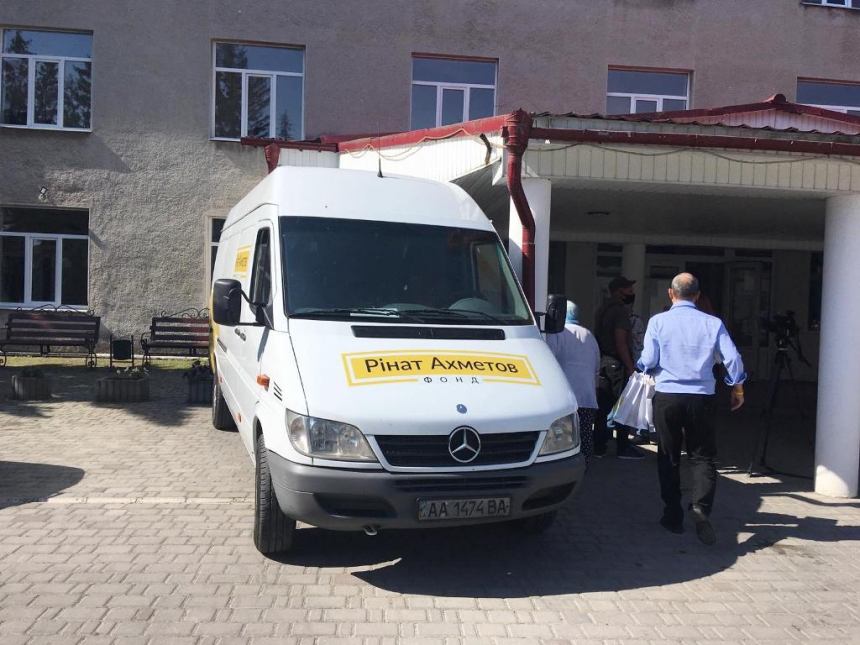 Городенківській лікарні передали сучасний апарат ШВЛ ФОТО