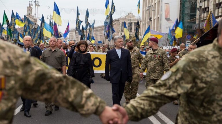 Місцеві вибори мають показати, що "зелень падає восени" - Порошенко. Відео