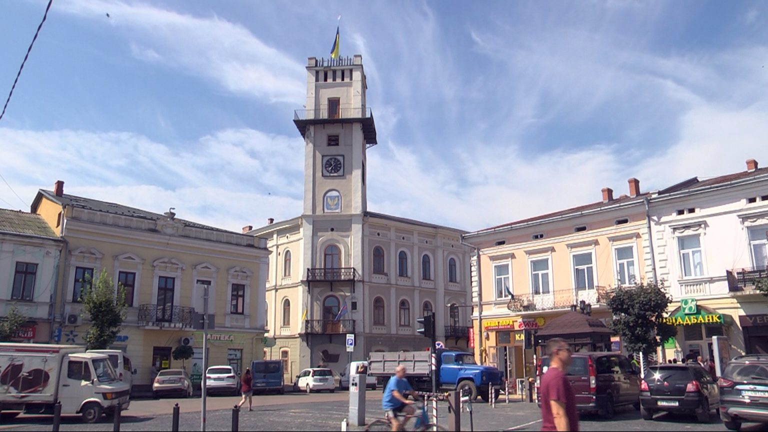 Писанка, озеро та площа: куди варто піти та на що подивитися у Коломиї ВІДЕО