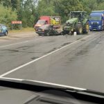 На Франківщині зіткнулися "Ланос" та трактор: фото та відео