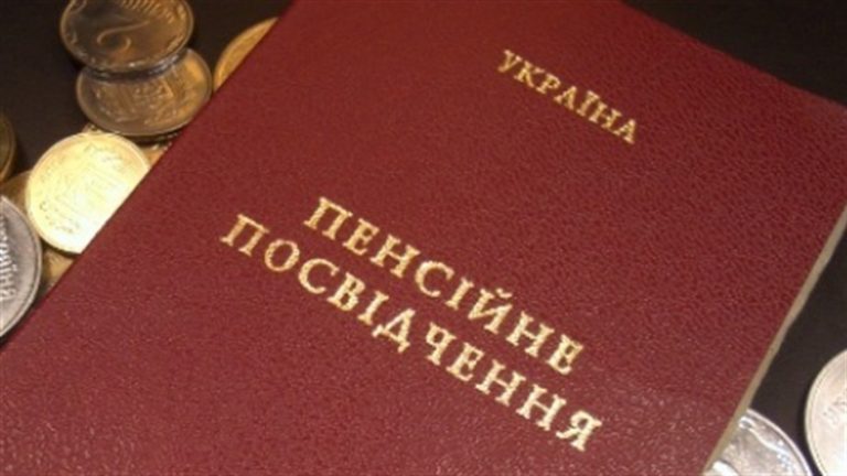 «По посвідченню». Для мешканців Франківська продовжили термін користування пенсійними посвідченнями в транспорті