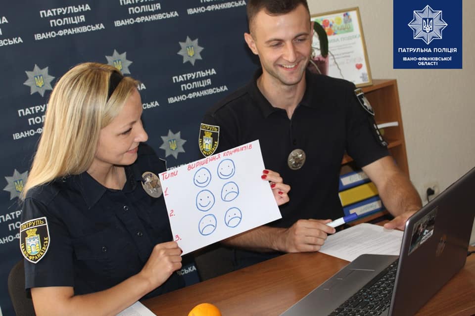 Поліціянти провели онлайн-урок для франківських школярів ФОТО
