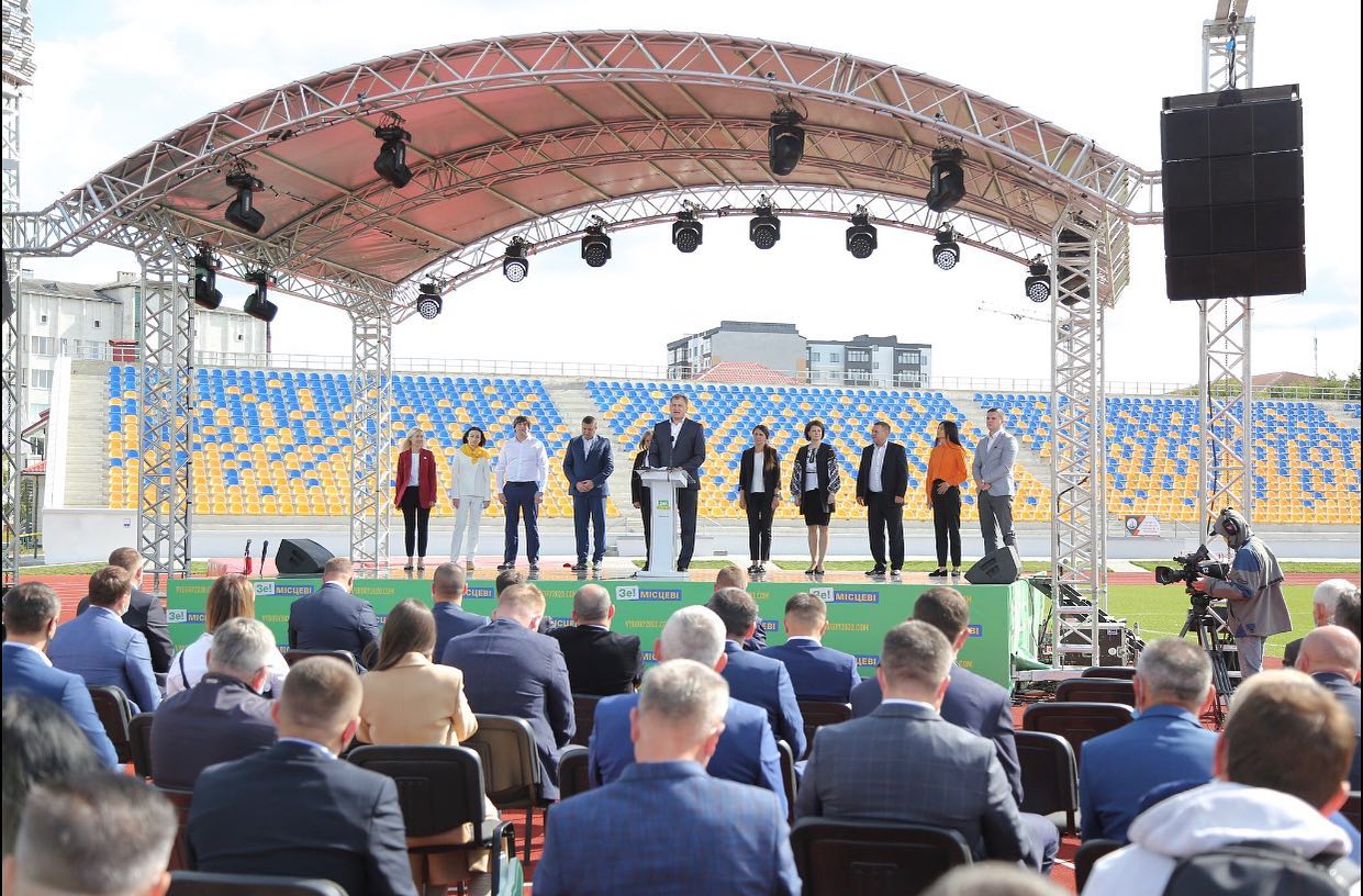 "Зробимо їх ще раз" або "Слуги народу" назвали першу десятку свого списку до Івано-Франківської обласної ради