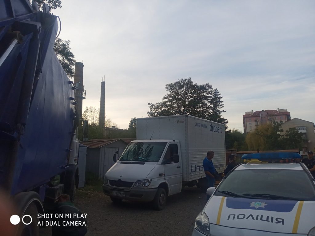 Франківський підприємець заплатить штраф за вивезені на смітник меблі ФОТО